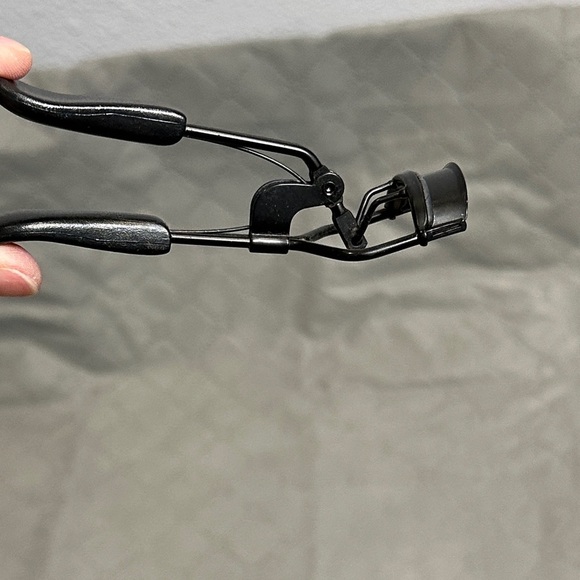 Black Eyelash Curler - Picture 7 of 14